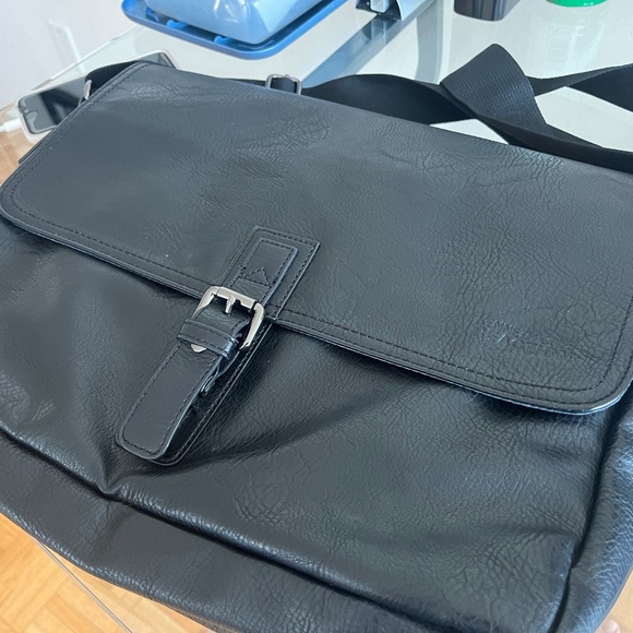 Leather Kenneth Cole reaction laptop - Picture 1 of 4